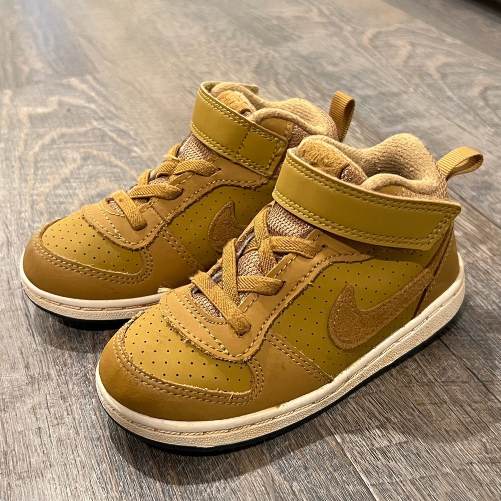 Nike Court Borough Mid Wheat Sneakers